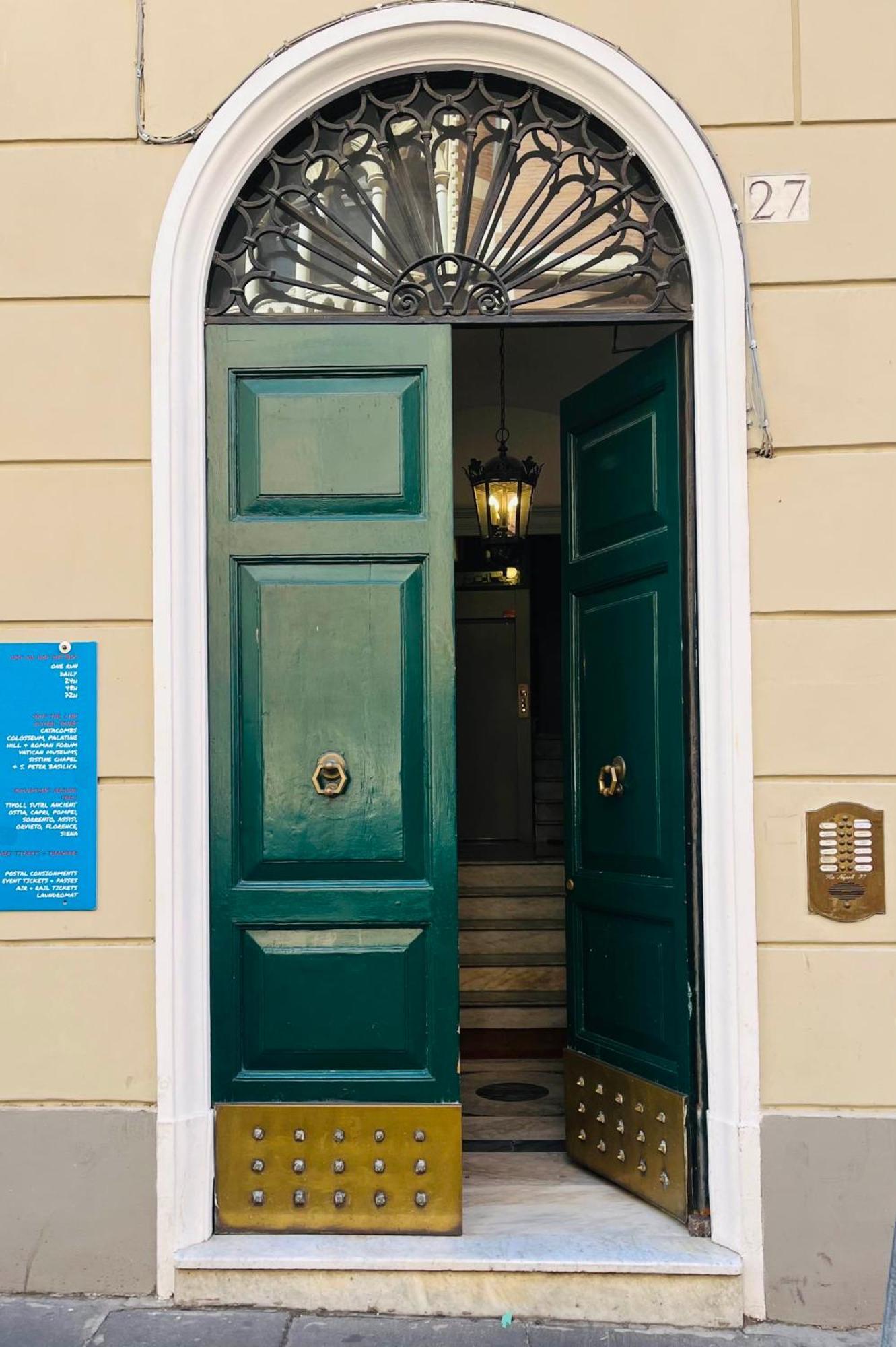 Via Napoli Apartments Рим Екстер'єр фото